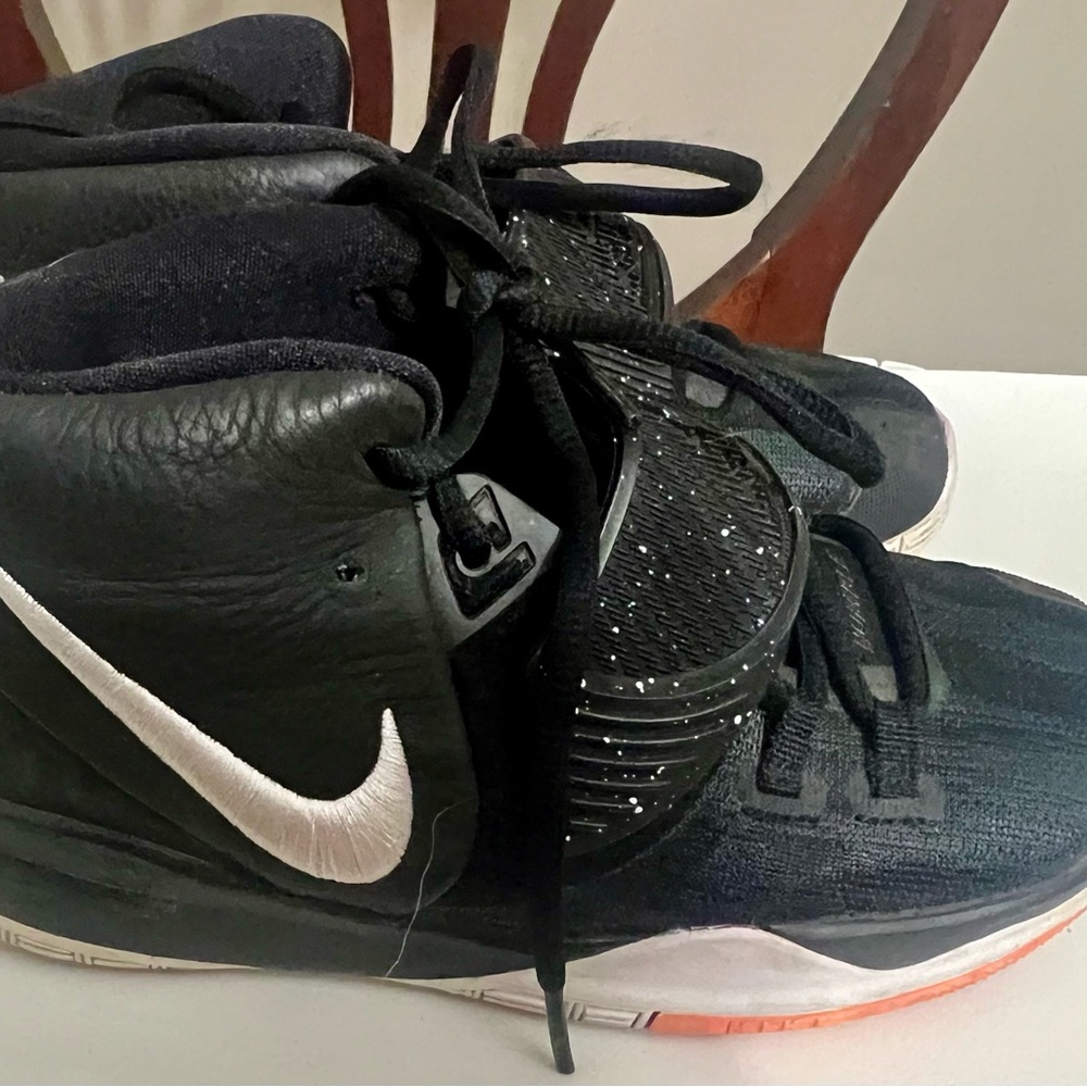 Nike Kire 6 Jet Black Sneakers size 3.5 Youth Good Condition